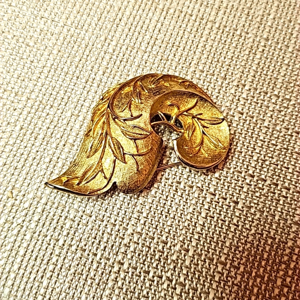 Vintage Sara Cov Brooch